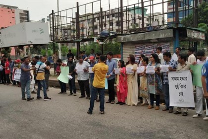 সাদ্দাম হত্যার বিচার চেয়ে রাজপথে শিল্পীরা