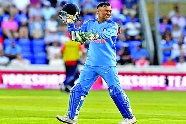 অধিনায়ক এখনো ধোনি!