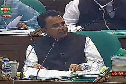 সংসদে বাজেট পেশ করছেন অর্থমন্ত্রী