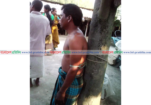 দিনাজপুরের বিরলে যুবককে গাছের সাথে বেঁধে নির্যাতন