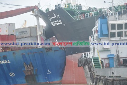 চট্টগ্রামে ২ জাহাজের মুখোমুখি সংঘর্ষ, কার্যক্রম ব্যাহত
