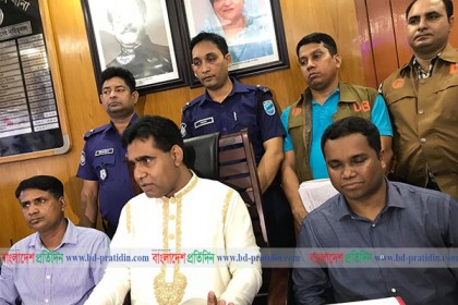 সাভারে লুঙ্গি বাহিনীর প্রধানসহ ১৭ ডাকাত গ্রেফতার