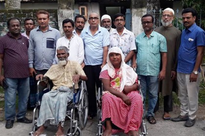 কিশোরগঞ্জে দুই প্রতিবন্ধী পেল হুইল চেয়ার

