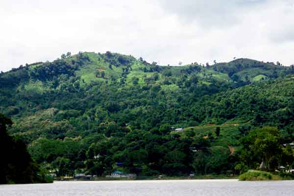 বিদ্যুৎ ভোগান্তিতে পাহাড়ের মানুষ
