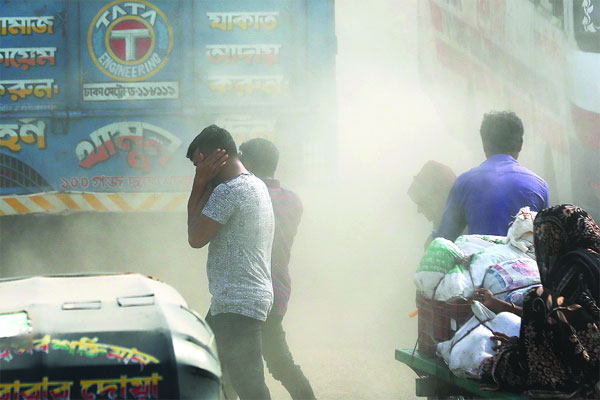 দূষণে বিপন্ন জনজীবন