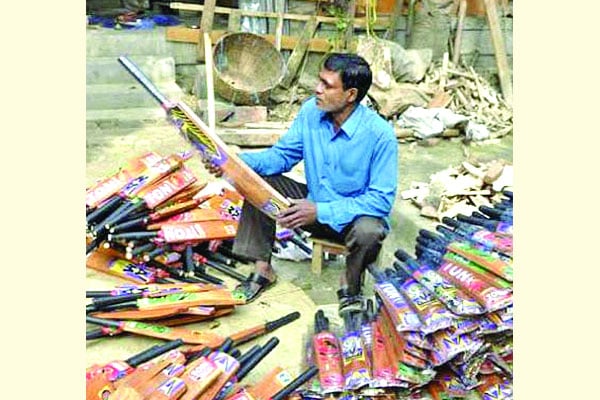 মিস্ত্রিপাড়ায় তৈরি হচ্ছে চার লাখ ক্রিকেট ব্যাট