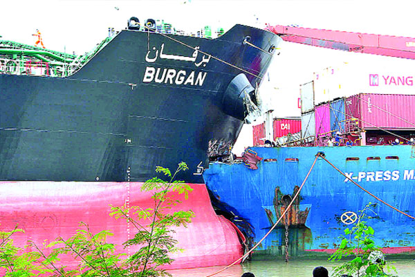 চট্টগ্রামে দুই জাহাজের সংঘর্ষ, তিন ঘণ্টা বন্ধ বন্দর