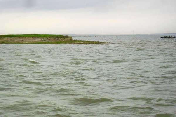 ‘বিপদজনক’ হারে বাড়ছে নদ-নদীর পানি
