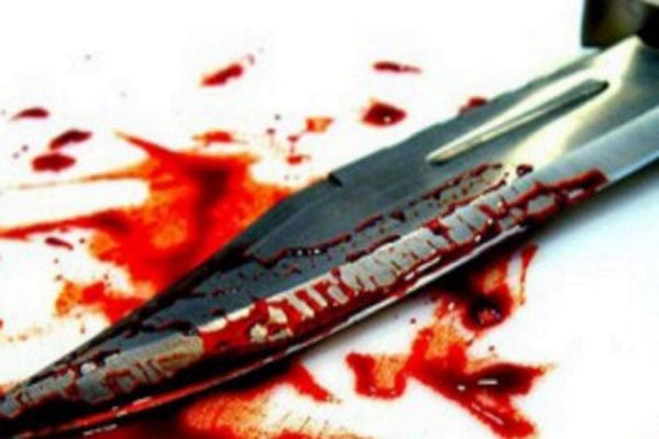 বিয়ে করতে না চাওয়ায় কিশোরীকে ছুরি দিয়ে কোপালেন বাবা ও ভাই!