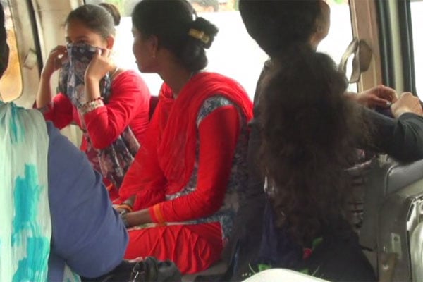 বাংলাদেশে ফিরল ভারতে পাচার হওয়া ৬ কিশোরী ও নারী

