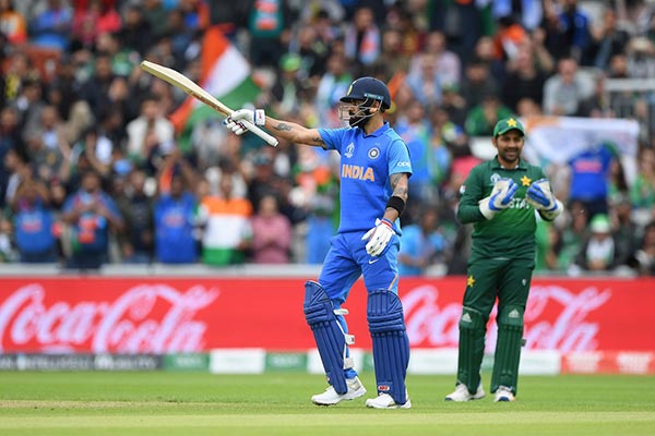 ইতিহাস গড়ে শচীনকে পেছনে ফেললেন বিরাট কোহলি