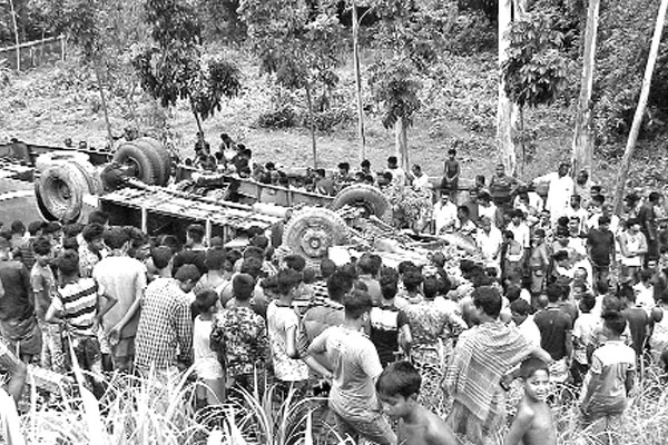 সড়ক দুর্ঘটনায় দুই শিশুসহ নিহত ৪