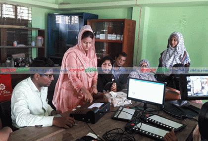 ইভিএম পদ্ধতিতে পরীক্ষামূলক ভোট গ্রহণ