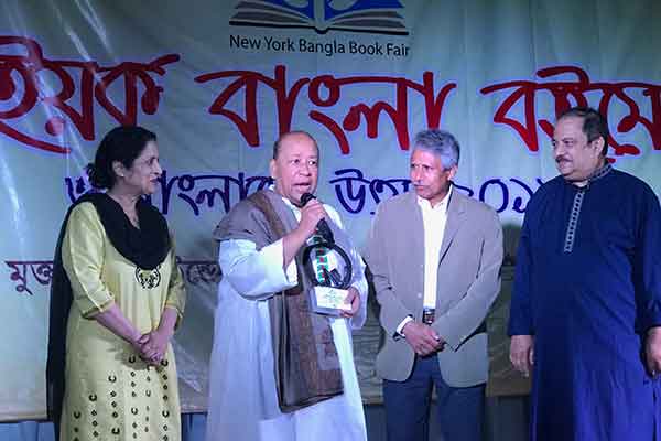নিউইয়র্ক বইমেলার ‘আজীবন সম্মাননা’ পেলেন ফরিদুর রেজা সাগর