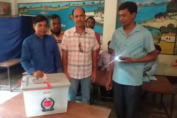 পবায় বেলা বাড়লেও ভোটার বাড়েনি