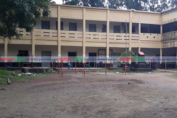 মাদারীপুরে জাল ভোট দেওয়ার অভিযোগে আটক ২ 