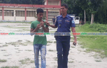 মাদারীপুরে জাল ভোট দেয়ার অভিযোগে যুবক আটক