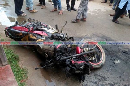 বিজয়নগরে ইভিএম মেশিন লুট, প্রার্থীর বাড়িতে হামলা, আটক ৫