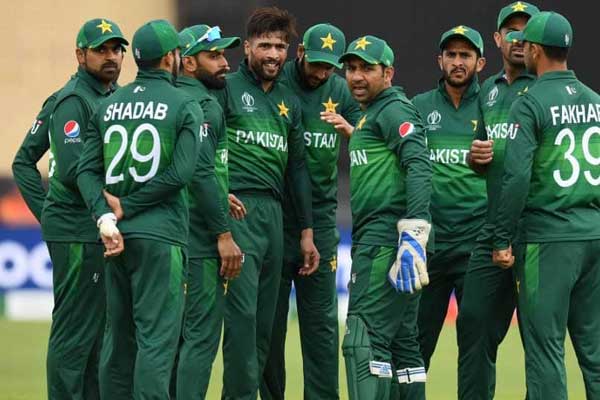 পাকিস্তানের ড্রেসিংরুমে অস্থিরতা, দুই পক্ষে বিভক্ত ক্রিকেটাররা!