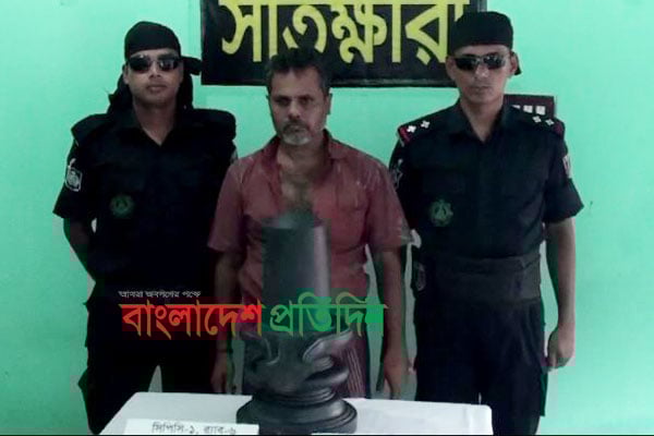 সাতক্ষীরায় কষ্টি পাথরের মূর্তিসহ চোরাকারবারী আটক