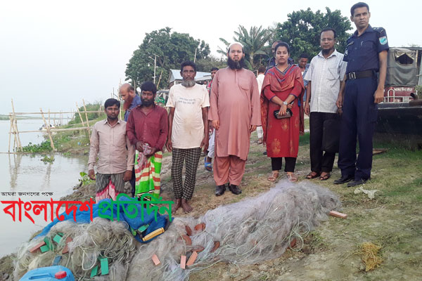 চরভদ্রাসনে কারেন্ট জালসহ ২ জেলে আটক; মুচলেকায় মুক্তি