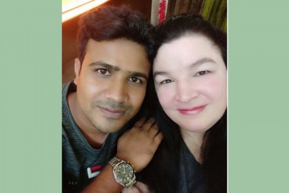 বাংলাদেশি যুবকের প্রেমে জার্মান নারী এখন খুলনায়