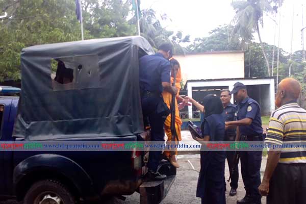 ঝালকাঠিতে প্রশ্ন ফাঁসের অভিযোগে ৩ জনের কারাদণ্ড     