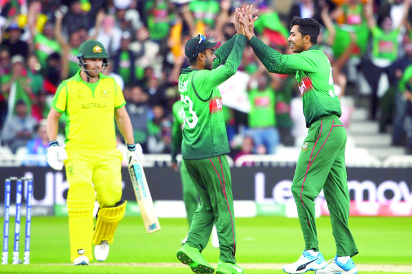 অ্যারন ফিঞ্জকে সাজঘরে
