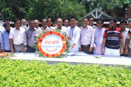 জাতির পিতার সমাধিতে শ্রদ্ধা