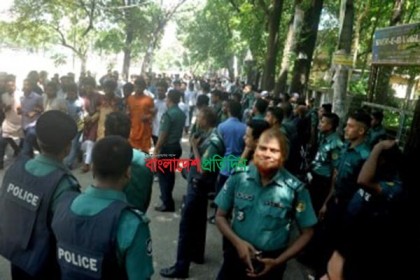 আওয়ামী লীগ এমপির শ্বশুরের জানাজায় ছাত্রলীগ-শিবিরের মারামারি