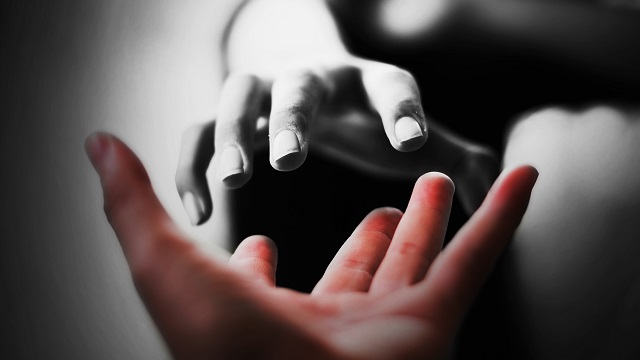 ভুয়া বিজ্ঞাপনে ব্রিটেনে লোক পাঠানোর প্রচারণা