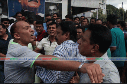 প্রতিষ্ঠাবার্ষিকীর অনুষ্ঠানে শ্রমিক লীগের দু’গ্রুপে হাতাহাতি