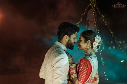 নুসরাতের কপালে সিঁদুর