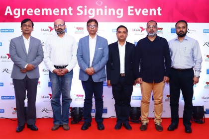 আরও ৪ শীর্ষস্থানীয় গার্মেন্টস তাদের কর্মীদের বেতন দেবে বিকাশে