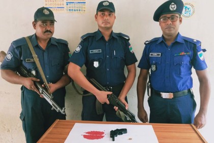 ঝিনাইদহে অস্ত্রসহ ইয়াবা উদ্ধার

