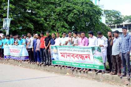 সড়ক সংস্কারের দাবিতে বিশ্বনাথে মানববন্ধন
