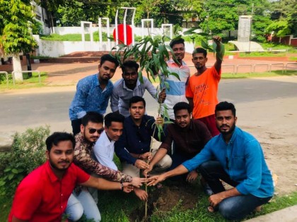 প্রধানমন্ত্রীর আহ্বানে কক্সবাজারে ছাত্রলীগের বৃক্ষরোপণ