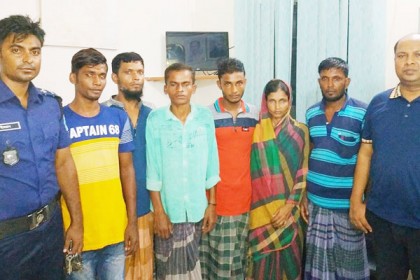 বোয়ালমারীতে ১৭ মাদক কারবারির আত্মসমর্পণ

