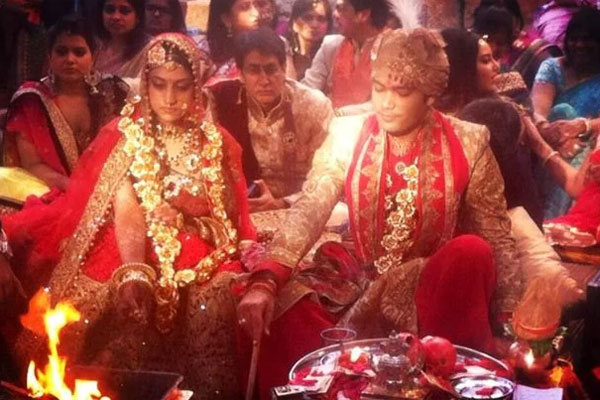বিয়েতে ২০০ কোটি রুপি খরচ করে আলোচনায় গুপ্ত পরিবার