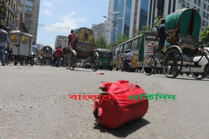 বিএনপির কেন্দ্রীয় কার্যালয়ের সামনে ককটেল বিস্ফোরণ
