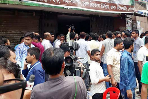 বয়সসীমা তুলে কমিটি দেওয়ার দাবিতে নয়াপল্টনে ছাত্রদলের অবস্থান 