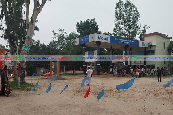 চালবোঝাই ট্রাক উধাও, প্রতিবাদে পেট্রোল পাম্প বন্ধ করে দিলেন শ্রমিকরা