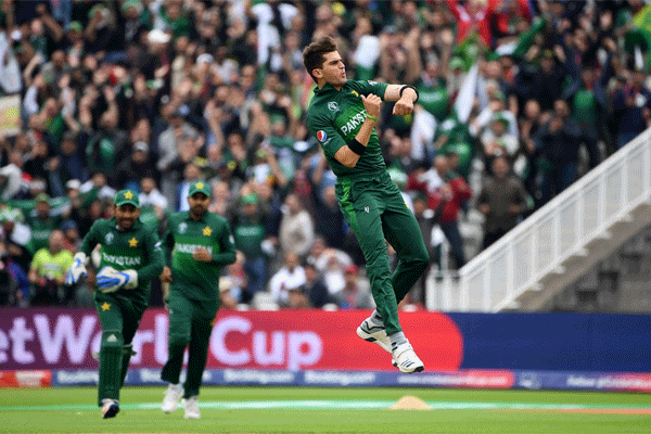 পাকিস্তানের বোলিং তোপে কিউইদের ব্যাটিং বিপর্যয়
