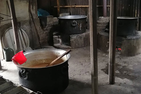 গঙ্গারামপুর বাজারে আইসক্রিম কারখানায় অভিযান ও জরিমানা

