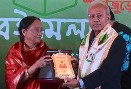 ওয়াশিংটন বইমেলায় সাহিত্য পুরস্কার পেলেন মুক্তিযোদ্ধা ড. নূরন্নবী 
