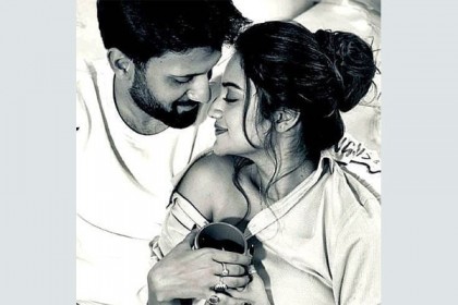 নুসরাত-নিখিলের একান্ত মুহূর্তের ছবি