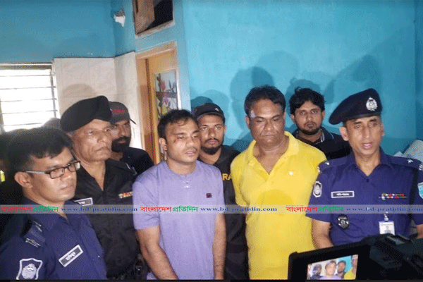 সিদ্ধিরগঞ্জে ২০ ছাত্রীকে ধর্ষণ করা শিক্ষককে গণধোলাই
