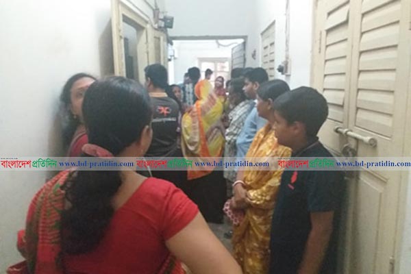 কুমিল্লা নগরীতে পাগলা কুকুরের কামড়ে আহত শতাধিক
