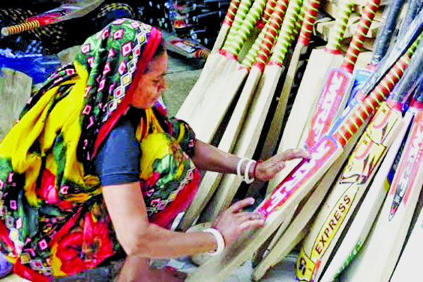চার লাখ ক্রিকেট ব্যাটের কারিগর তারা