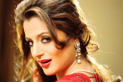আমিশা প্যাটেলের বিরুদ্ধে প্রতারণার অভিযোগ, সমন জারি